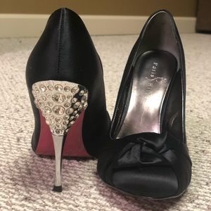 Paris Hilton pumps